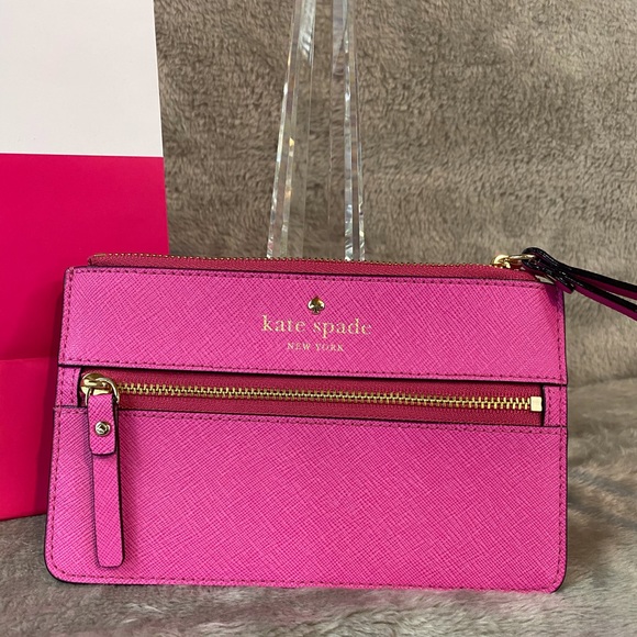 kate spade Handbags - NWOT Kate Spade Zippered Wristlet
